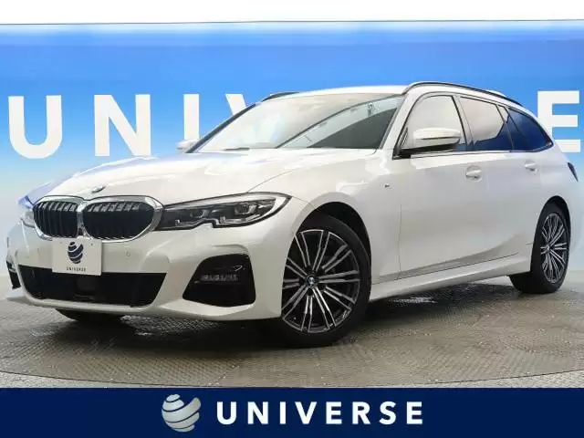 日産フーガの新型登場の可能性はあるの？歴史や魅力と中古車相場