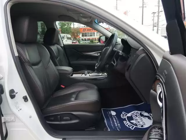 日産フーガの新型登場の可能性はあるの？歴史や魅力と中古車相場