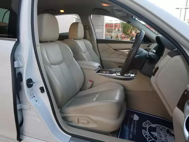 日産フーガの新型登場の可能性はあるの？歴史や魅力と中古車相場