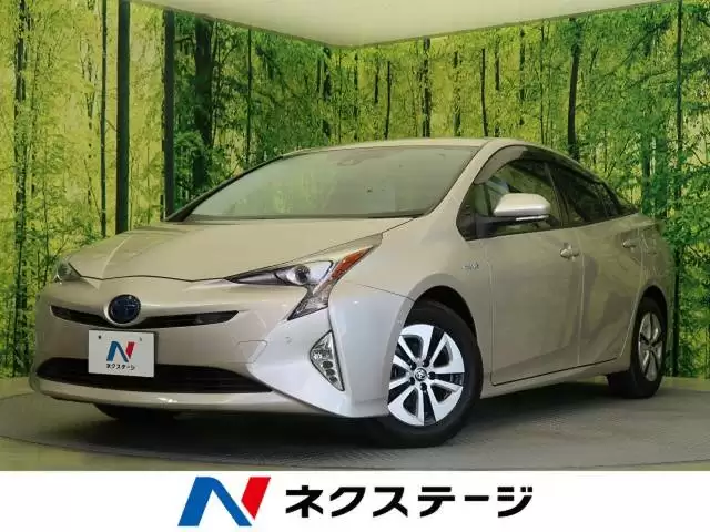 5代目プリウスのグレードごとの特徴とは?4代目の性能もご紹介