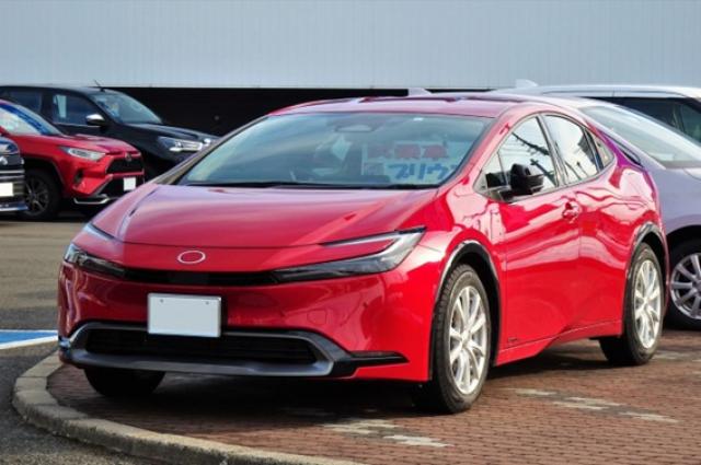 5代目プリウスのグレードごとの特徴とは?4代目の性能もご紹介