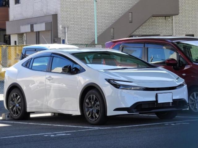 5代目プリウスのグレードごとの特徴とは?4代目の性能もご紹介