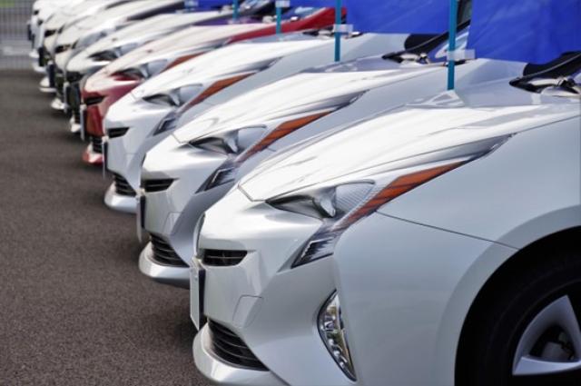 5代目プリウスのグレードごとの特徴とは?4代目の性能もご紹介