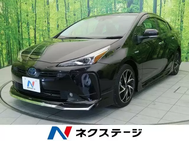 5代目プリウスのグレードごとの特徴とは?4代目の性能もご紹介