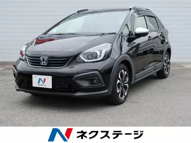 人気のプジョーのコンパクトカー208の中古車相場やライバル車をチェック！