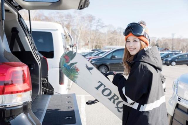 RAV4の4WDは燃費性能もアップ!走行モードの切り替え方法も解説