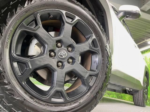 RAV4の4WDは燃費性能もアップ!走行モードの切り替え方法も解説