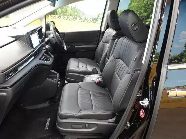 オデッセイは内装も高級感がある！選ぶ魅力やグレードごとの特徴