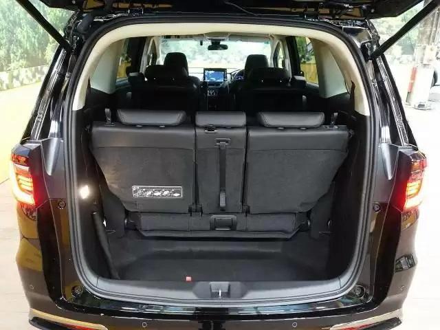 オデッセイは内装も高級感がある！選ぶ魅力やグレードごとの特徴