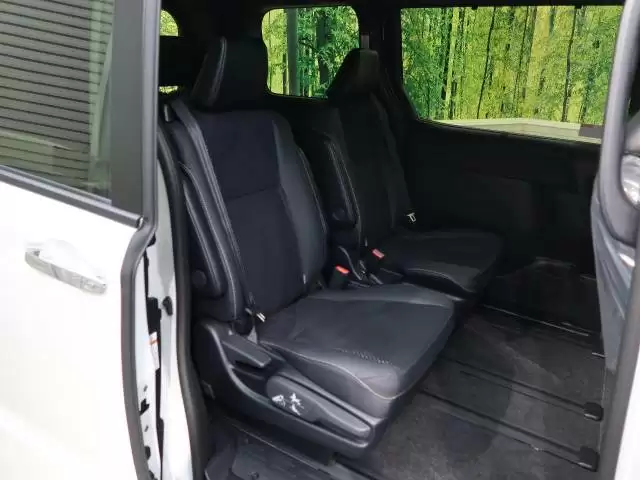 ヴォクシーは内装も自慢！グレード別の特徴や収納・居住性を徹底解説