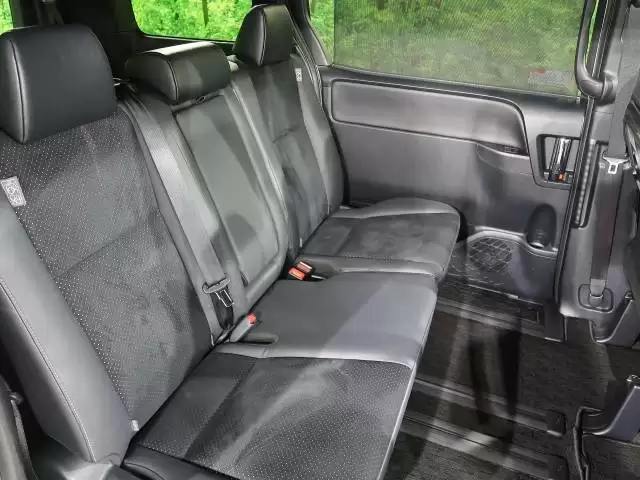 ヴォクシーは内装も自慢！グレード別の特徴や収納・居住性を徹底解説