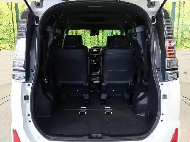 ヴォクシーは内装も自慢！グレード別の特徴や収納・居住性を徹底解説