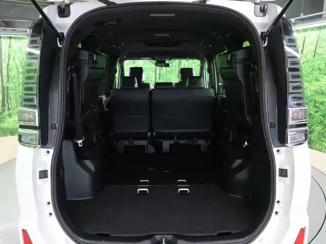 ヴォクシーは内装も自慢！グレード別の特徴や収納・居住性を徹底解説