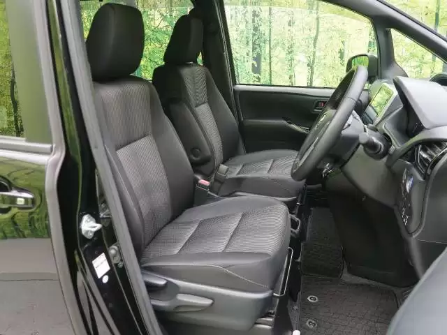 ヴォクシーは内装も自慢！グレード別の特徴や収納・居住性を徹底解説