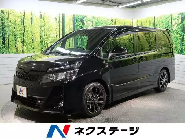 ヴォクシーは内装も自慢！グレード別の特徴や収納・居住性を徹底解説