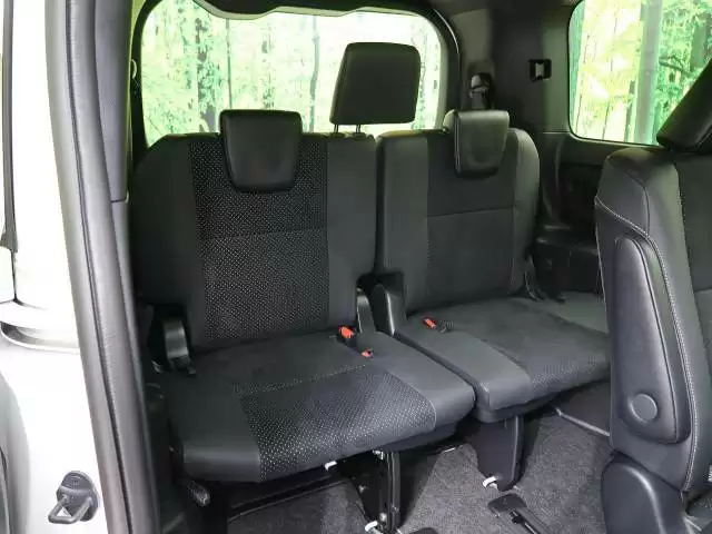 ヴォクシーは内装も自慢！グレード別の特徴や収納・居住性を徹底解説