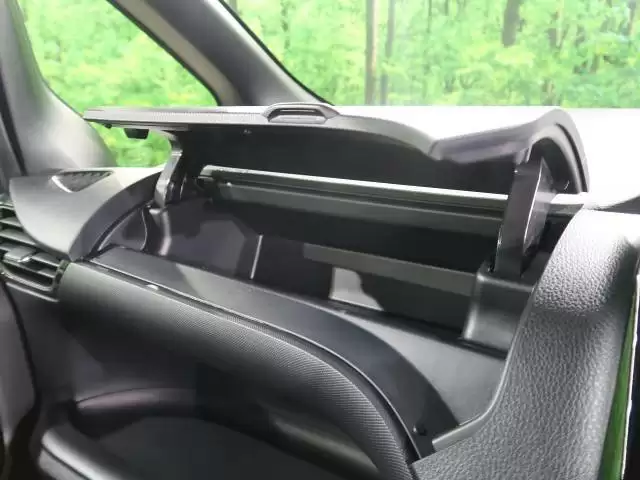 ヴォクシーは内装も自慢！グレード別の特徴や収納・居住性を徹底解説