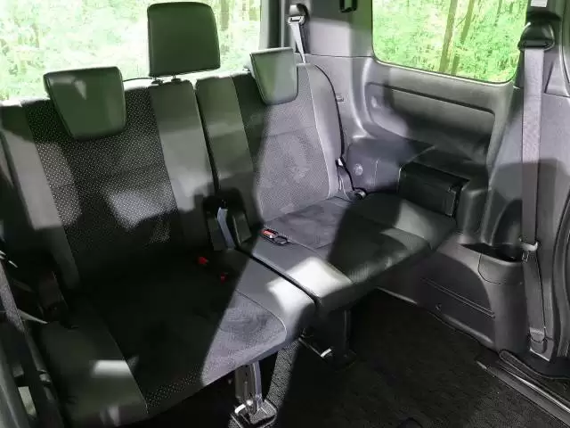 ヴォクシーは内装も自慢！グレード別の特徴や収納・居住性を徹底解説