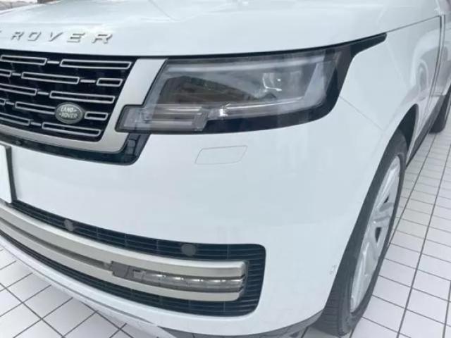 レンジローバーの人気の秘密!4つの魅力的モデルと高級SUVの歴史