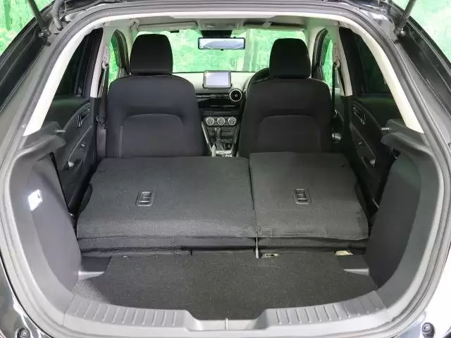 マツダ2の魅力とは?改良を重ねた歴史と人気グレードや新型情報も紹介