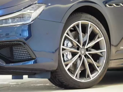 マセラティとは？意外と知らない歴史や人気車種の魅力・中古車相場を紹介