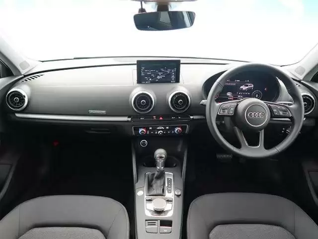 アウディ A3の特徴や魅力を紹介！VWの新型ゴルフとの違いも比較！