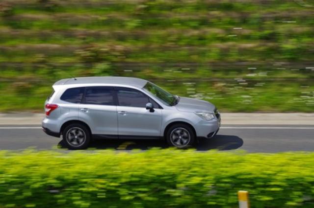 走行するフォレスター