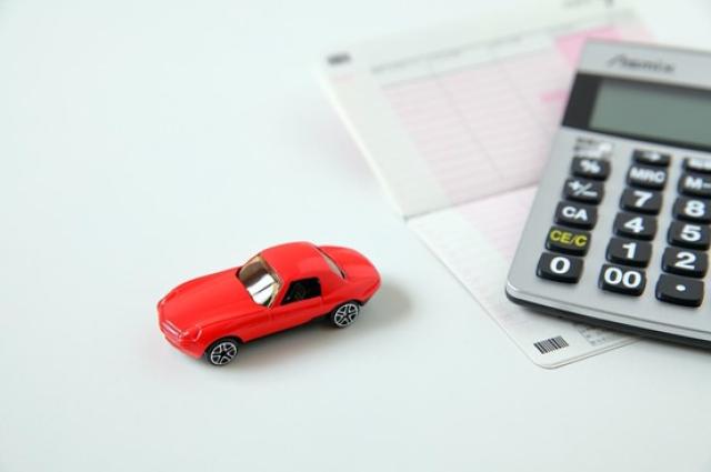 400万円の車をローンで購入する際の月々の返済額はどのくらい？