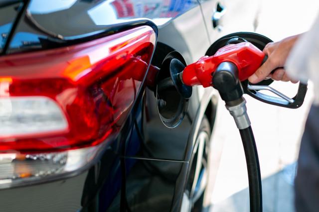 ベンツEクラスの基本情報や維持費を解説!中古車相場もチェックしよう!