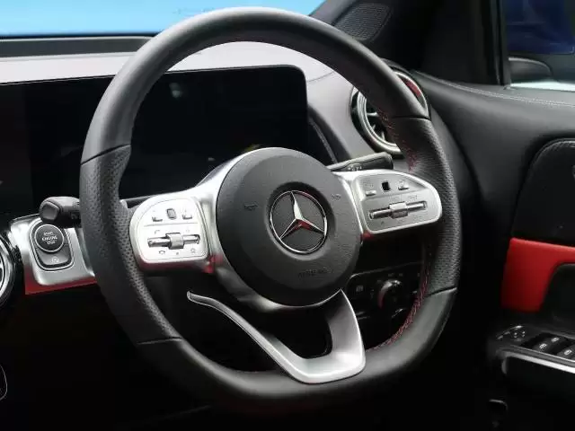 ベンツ EQCってどんな車なの?スペックや特徴と維持費の傾向をご紹介