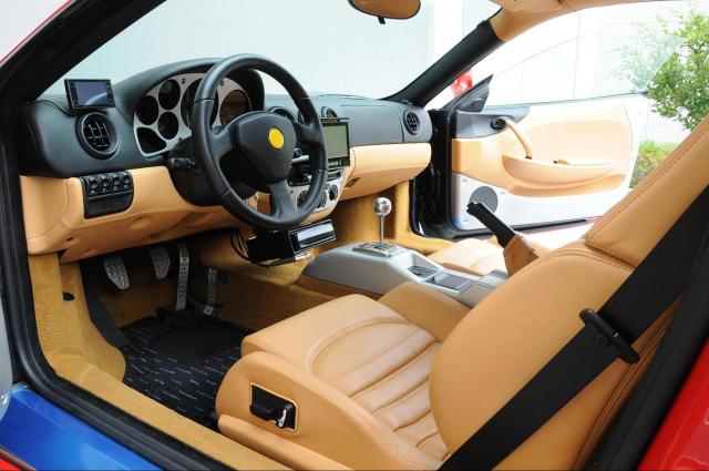 メルセデス・ベンツのSLRの特徴とは?スペックや復活予想