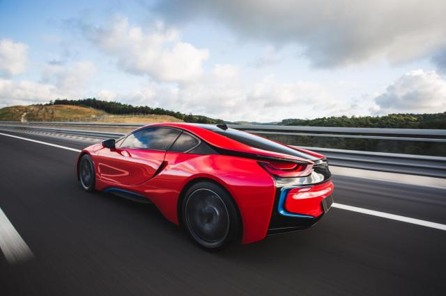 メルセデス・ベンツのSLRの特徴とは?スペックや復活予想