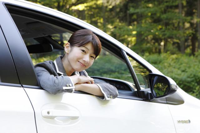 トヨタのヴィッツFとアクアLを徹底比較!車内の広さや中古車相場は?