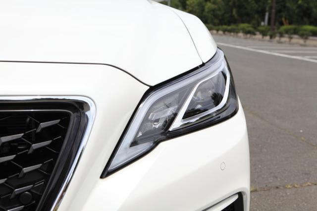 日産スカイラインとトヨタクラウン買うならどっち?スペックを比べてみよう