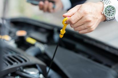 エンジンのオイル交換の目安とは？交換しても調子が優れない場合の対応も解説