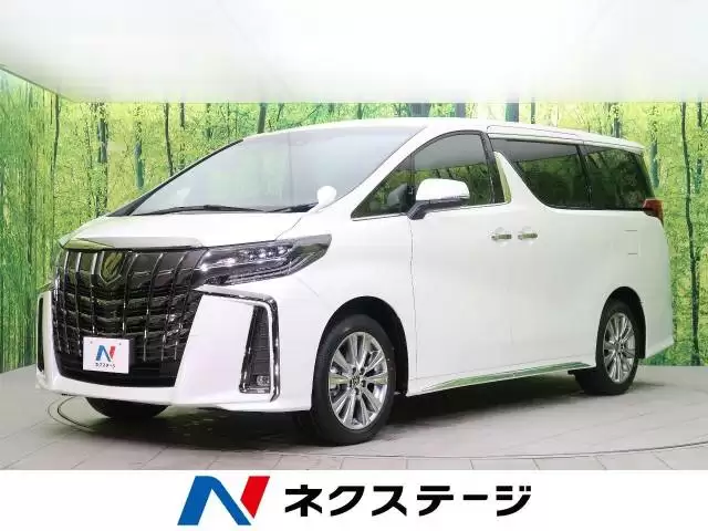 女性が乗るかっこいい車【全21選】普段使いにも便利な選び方も解説!