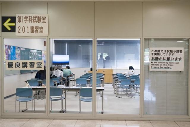 免許更新の流れとは?運転免許証の時期や費用の目安を紹介