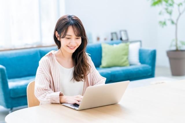 免許更新の流れとは?運転免許証の時期や費用の目安を紹介