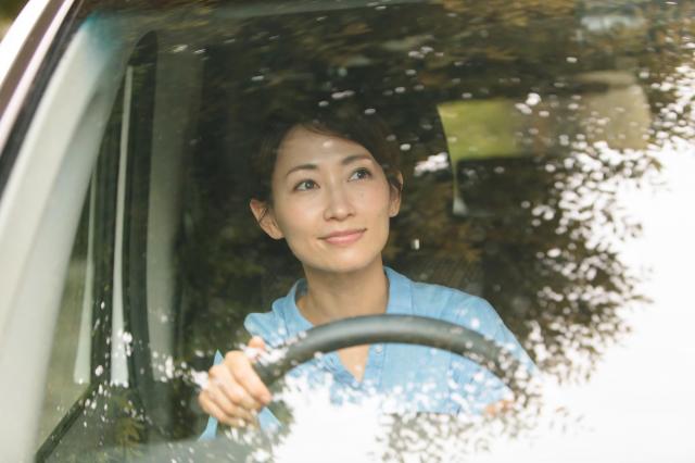 フロントガラスの凍結防止に効果的な7つの方法!原因や凍結時の注意点も紹介