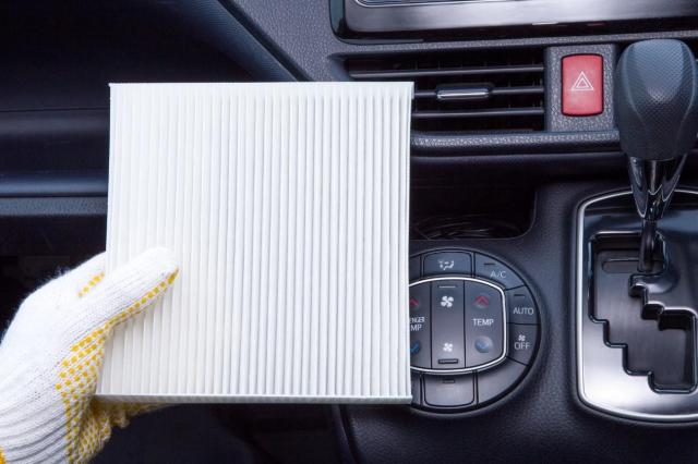 車内にエアコンの臭いが充満している 消臭方法や自分でできる対策もご紹介 新車 中古車の ネクステージ