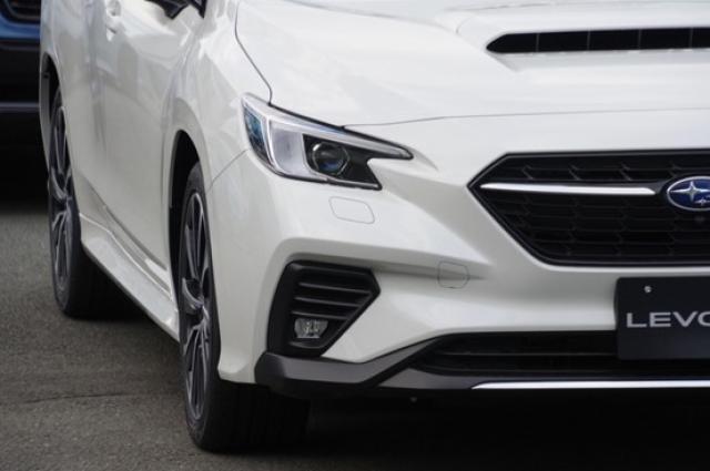 車のフロント部位の名称を解説!曇り・凍結・傷の原因と対策も紹介