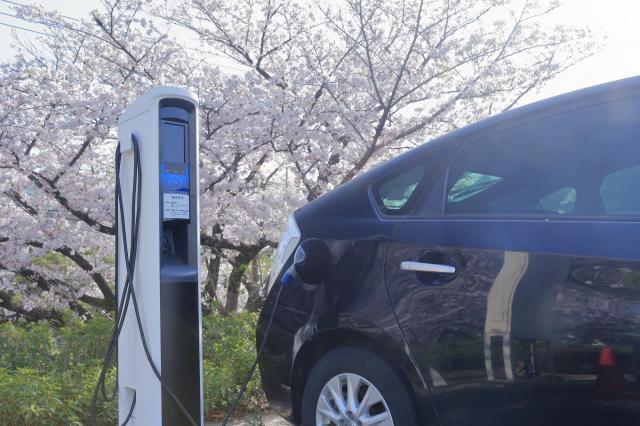 PHVとはどのような車?HV/EVとの違いやおすすめ車種を解説