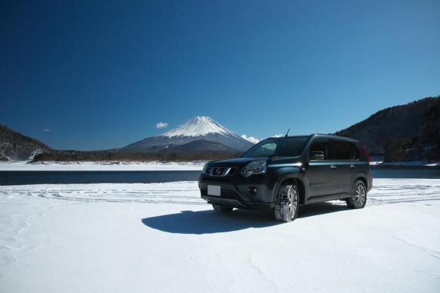 スタッドレスタイヤは中古でも良い？タイヤ選びのポイントや雪道に備える方法