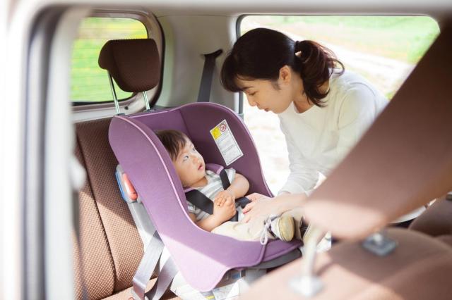 チャイルドシートの着用義務について徹底解説!車に装着しなくても良い条件は?