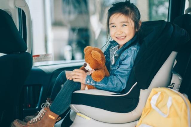 チャイルドシートの着用義務について徹底解説!車に装着しなくても良い条件は?