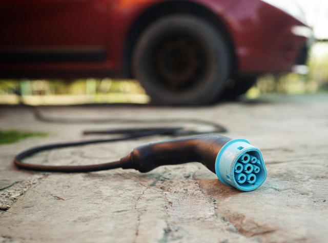 電気自動車の充電時間が気になる！充電方法や車種による違いはどのくらい？