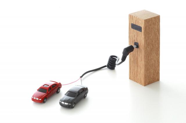 電気自動車の充電時間が気になる！充電方法や車種による違いはどのくらい？