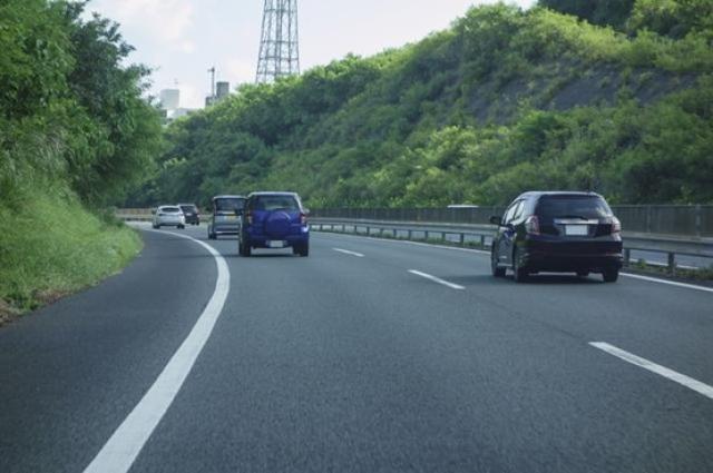 軽自動車の高速料金は普通車より安い？割引の方法や利用時の注意点も解説