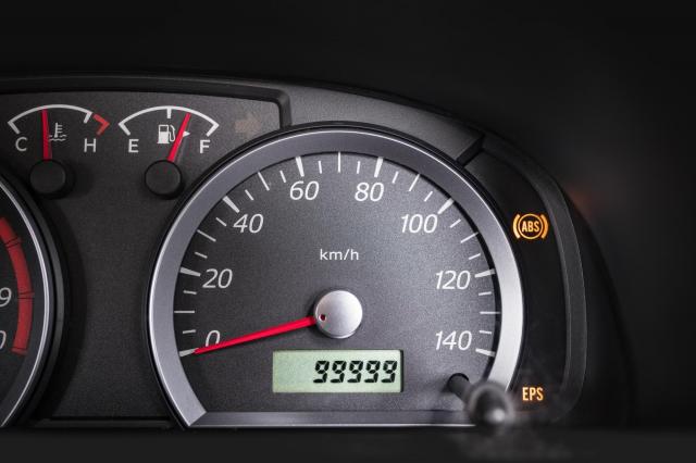 ABSとはどんなシステム？特徴や仕組みを徹底解説！