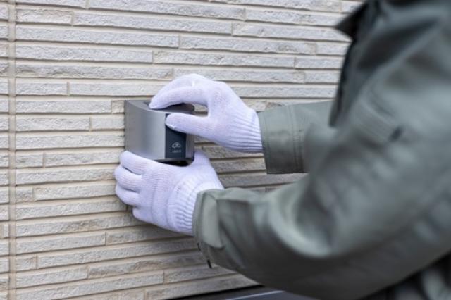 屋外用コンセントの取り付け作業